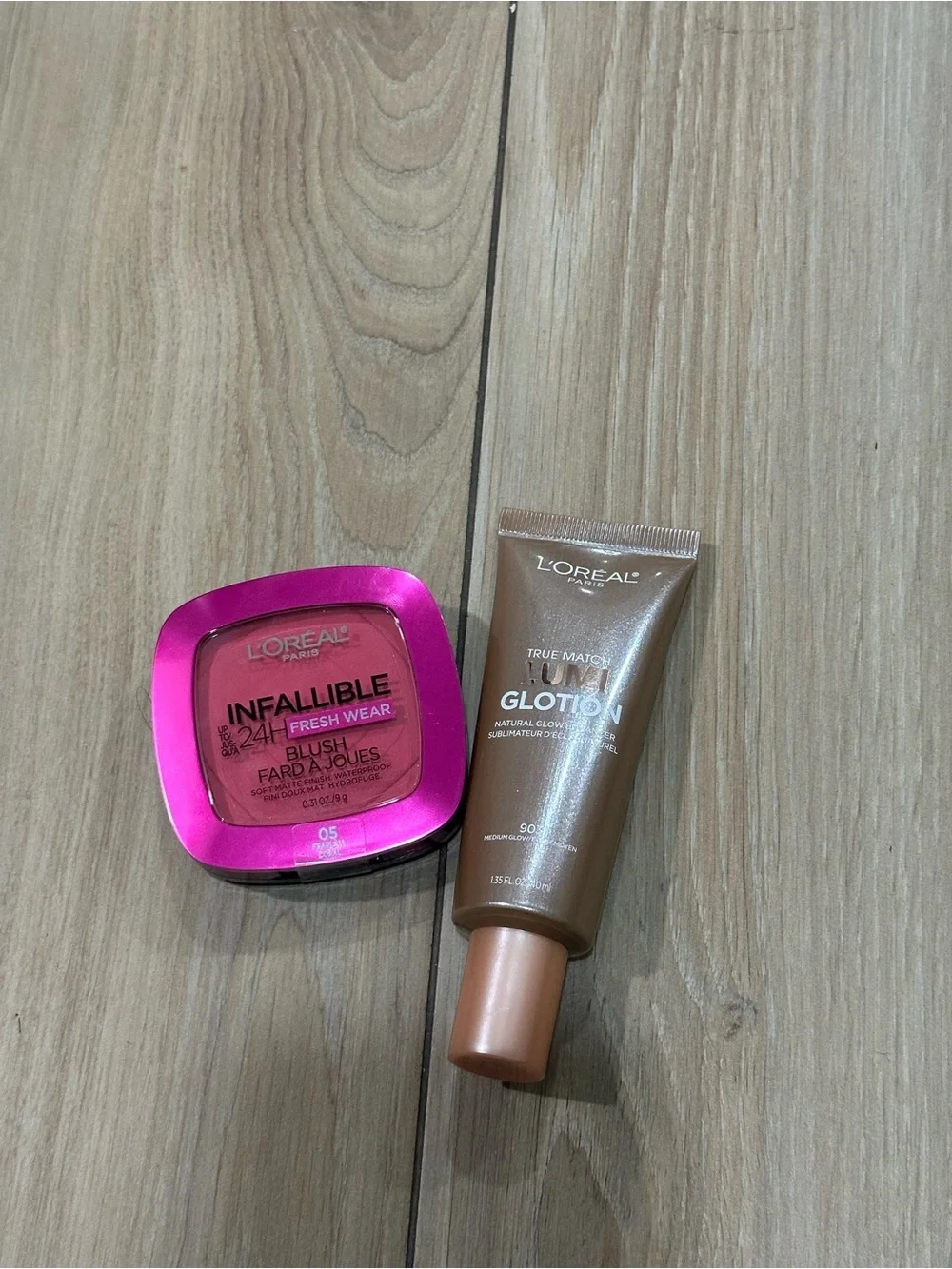 L'Oreal Paris Infallible 24H Fresh Wear Blush & True Match Lumi Glotion - Pink